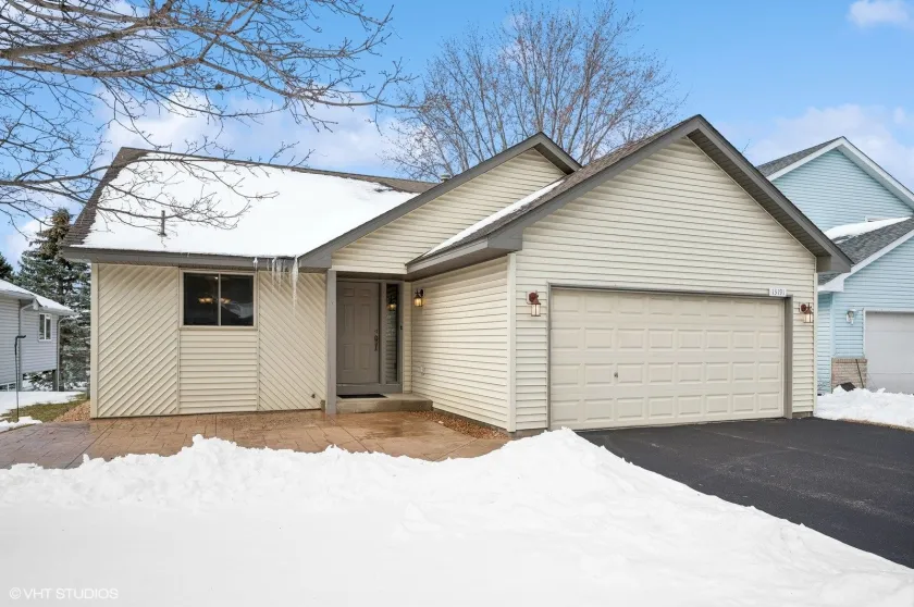 Now Available – Immaculate 4 Bed, 2 Bath Home in Apple Valley. Move in Ready.